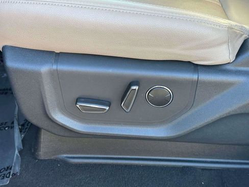 Used 2024 Ford Expedition Limited image 18