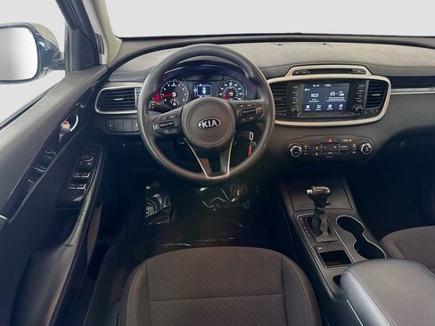 Used 2018 Kia Sorento LX image 17