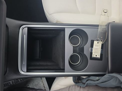 Used 2022 Tesla Model Y Performance image 28