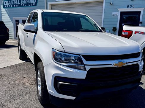Used 2021 Chevrolet Colorado LT w/ Safety Package RWD image 2