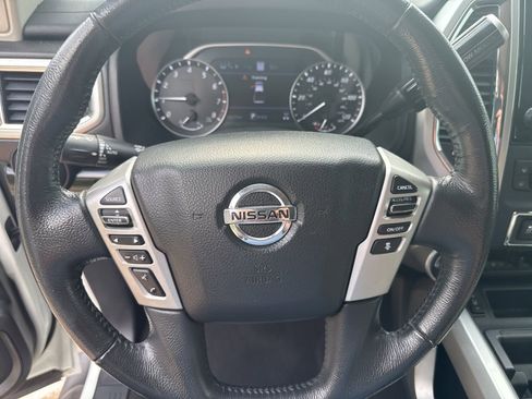 Used 2020 Nissan Titan SV w/ SV Convenience Package AWD/4WD image 15