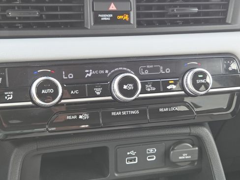 Certified 2025 Honda Pilot Touring image 35