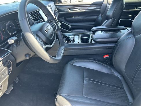 Used 2024 Jeep Wagoneer L 4WD image 27