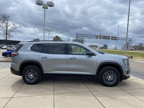 Used 2025 GMC Acadia Elevation image 12