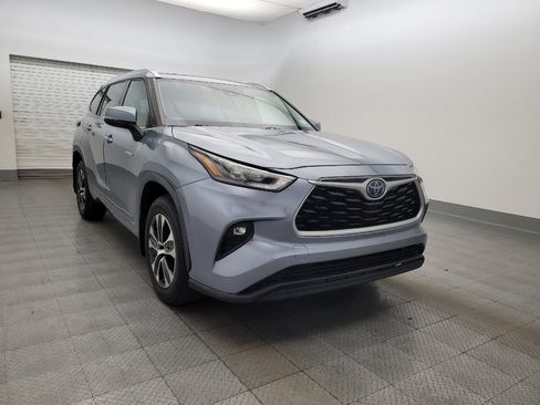 Used 2020 Toyota Highlander XLE AWD/4WD image 13