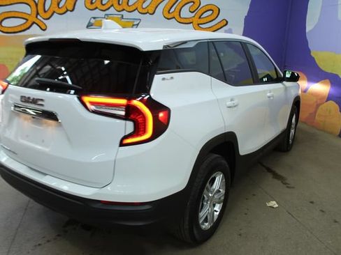 Used 2024 GMC Terrain SLE FWD image 4