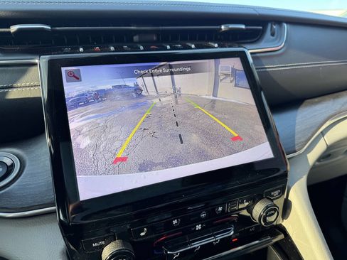 Used 2023 Jeep Grand Cherokee L Overland image 15