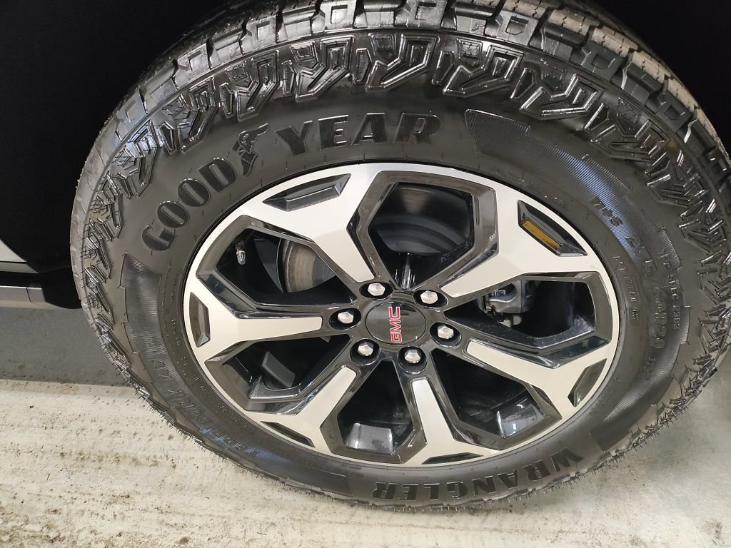 New 2026 GMC Yukon XL AT4 w/ AT4 Premium Plus Package AWD/4WD image 21