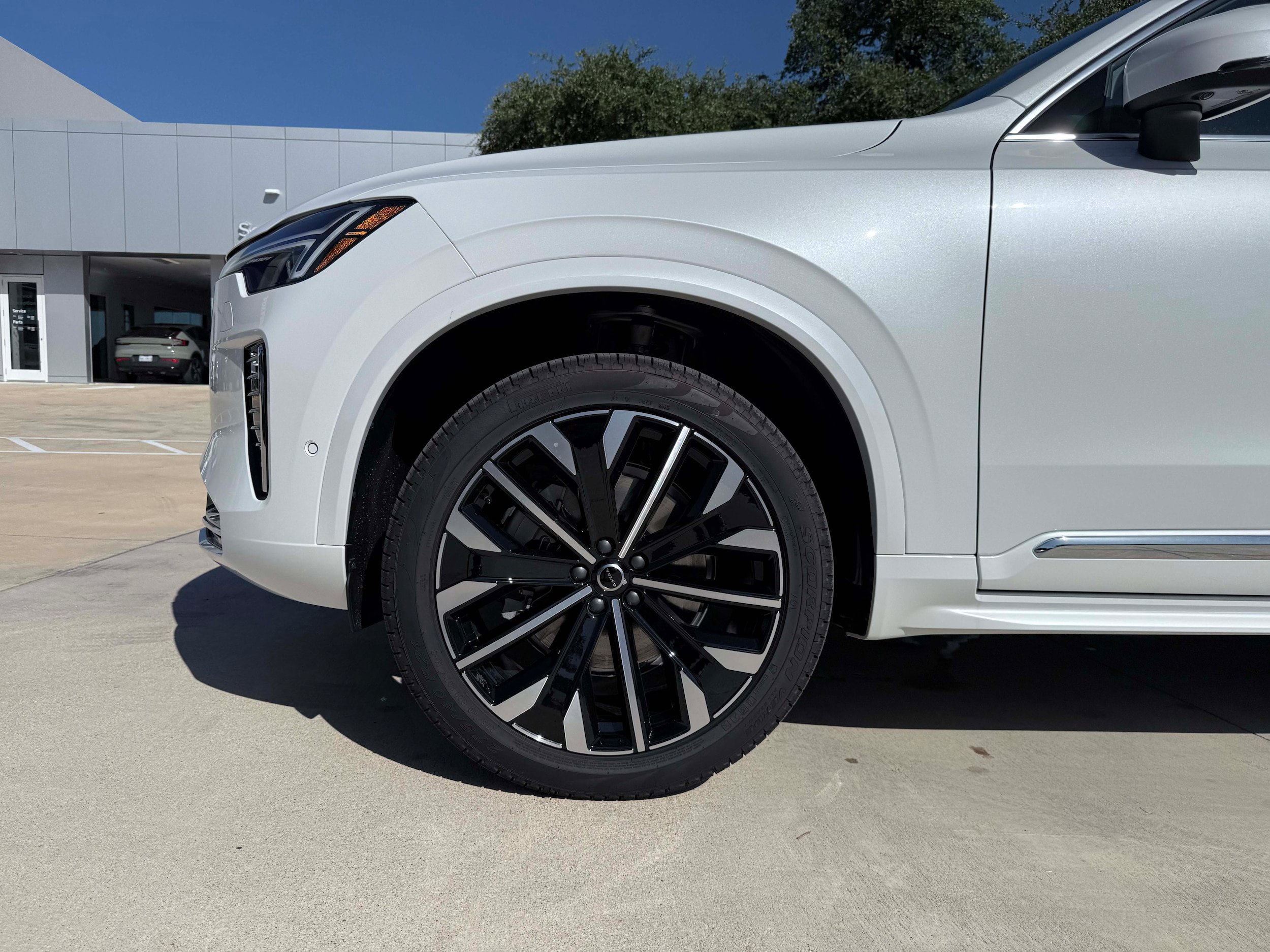 New 2026 Volvo XC90 B6 Plus w/ Protection Package Premier AWD/4WD image 9