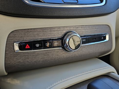 Certified 2023 Volvo XC90 B6 Plus w/ Protection Package Premier image 16