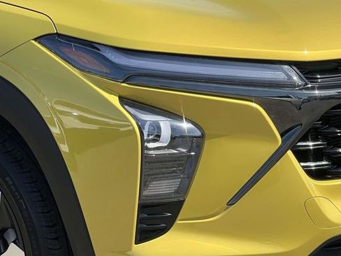 Certified 2024 Chevrolet Trax RS w/ Sunroof Package FWD image 8