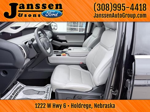 Used 2025 Ford Expedition Max Active AWD/4WD image 16