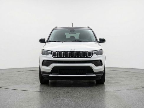 Used 2025 Jeep Compass Limited AWD/4WD image 2