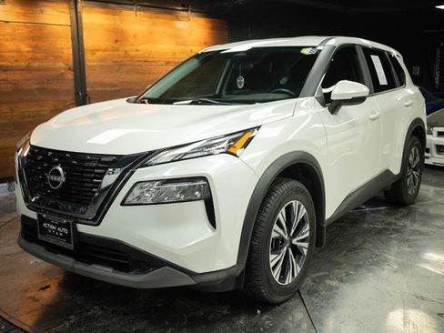 Used 2023 Nissan Rogue SV image 2