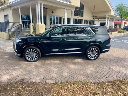 Used 2025 Hyundai Palisade Calligraphy FWD image 2