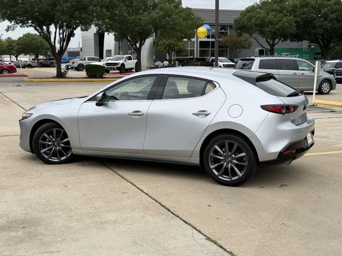 Used 2019 MAZDA MAZDA3 Hatchback FWD image 11