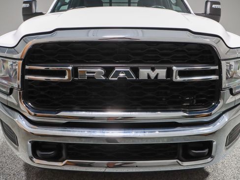 Used 2024 RAM 3500 Tradesman w/ Chrome Appearance Group image 5