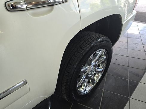 Used 2010 GMC Yukon Denali AWD/4WD image 42