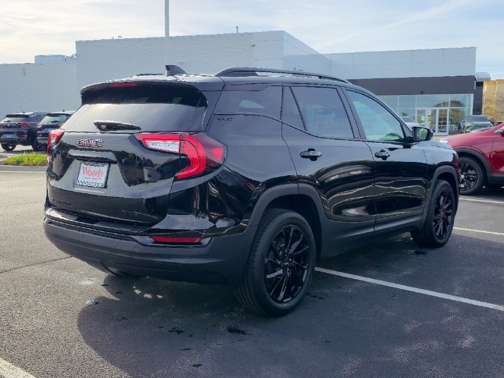 Certified 2024 GMC Terrain SLE w/ Elevation Edition AWD/4WD image 8