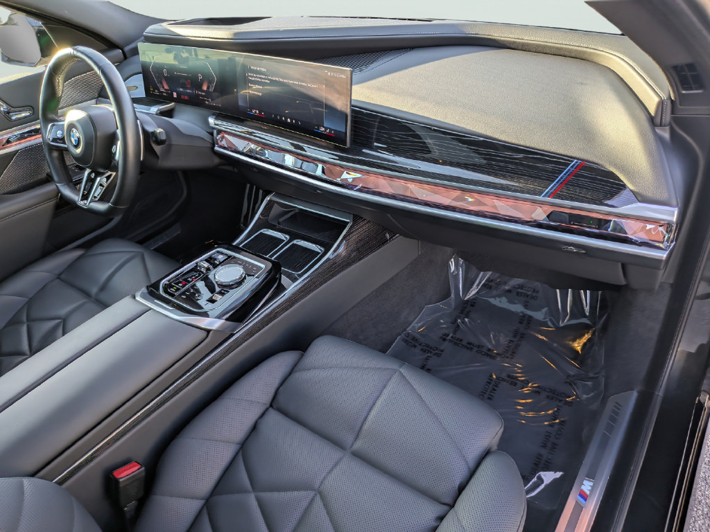 Used 2023 BMW 740i RWD image 11