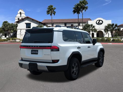Used 2024 Lexus GX 550 AWD/4WD image 2