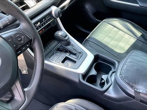 Used 2020 Toyota RAV4 LE FWD image 17