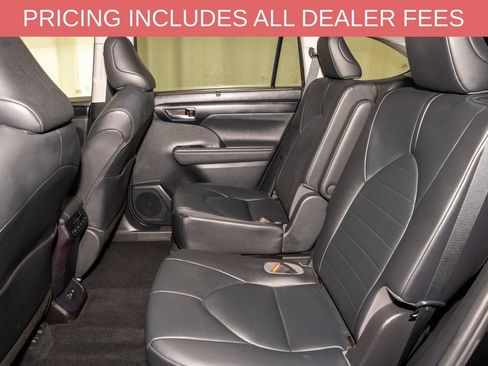 Used 2020 Toyota Highlander XLE FWD image 10