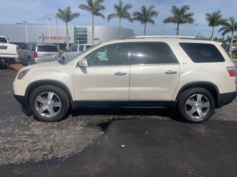 Used 2011 GMC Acadia SLT image 1