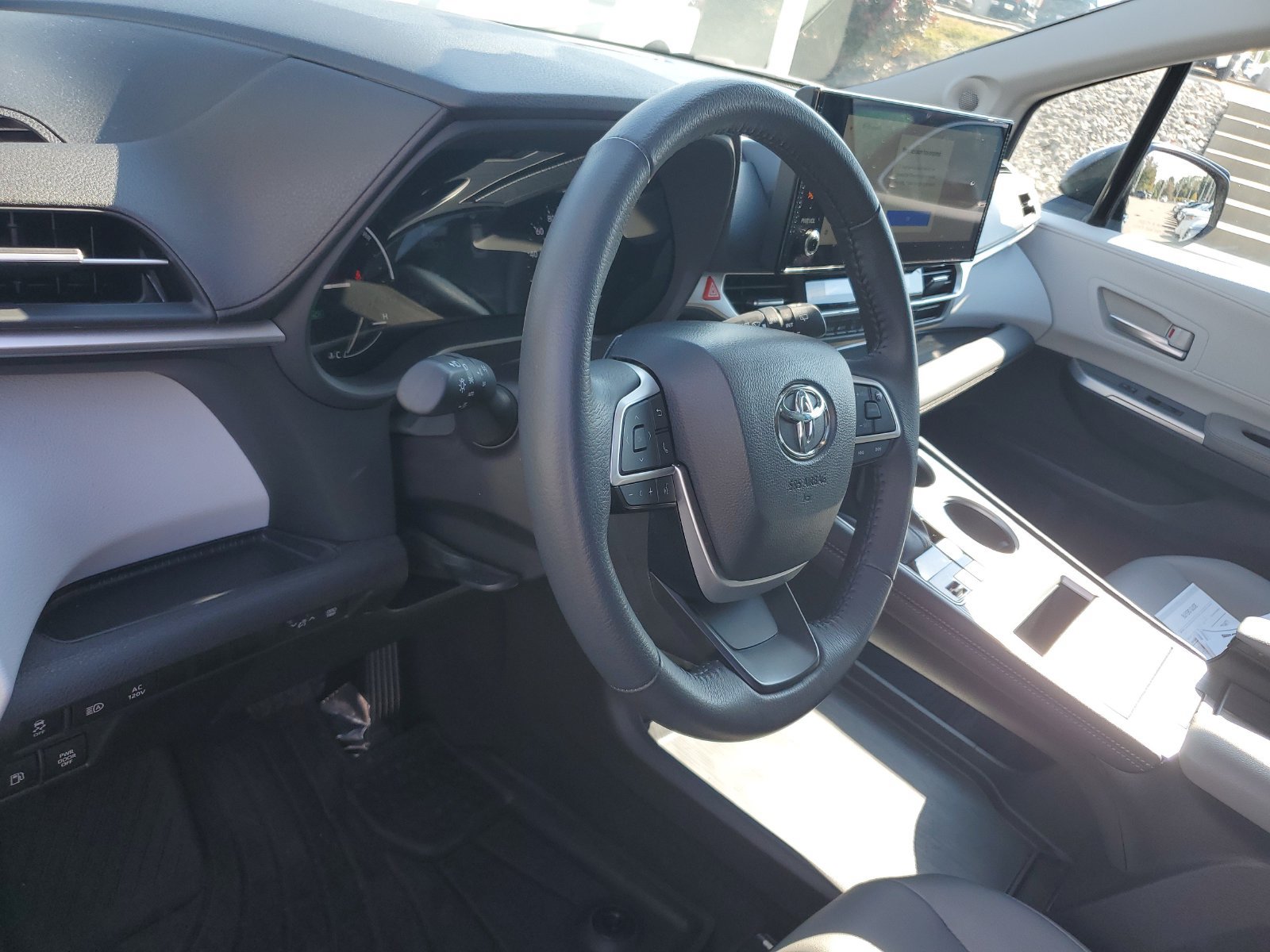 Certified 2025 Toyota Sienna XLE w/ XLE Plus Package AWD/4WD image 19