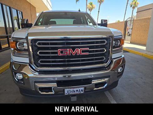 Used 2016 GMC Sierra 2500 SLT w/ Duramax Plus Package RWD image 2