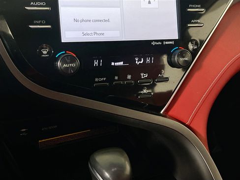 Used 2018 Toyota Camry XSE image 15