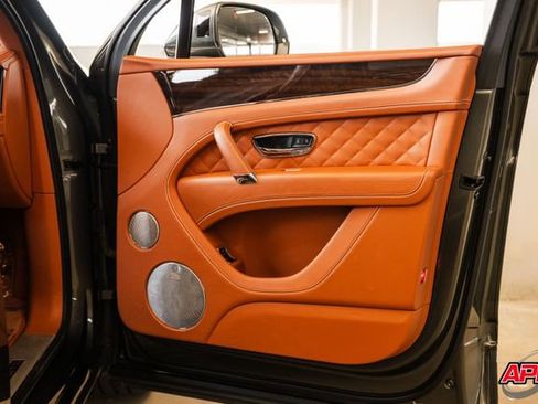 Used 2017 Bentley Bentayga image 85