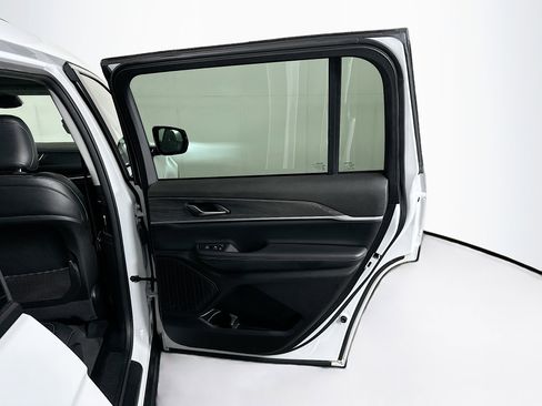 Used 2023 Jeep Grand Cherokee L Limited image 33