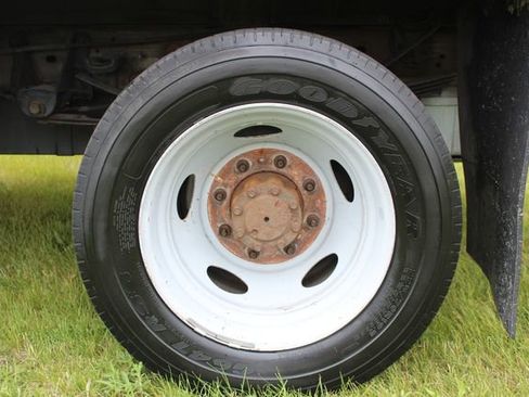 Used 2001 Ford F550 2WD Regular Cab Super Duty image 28