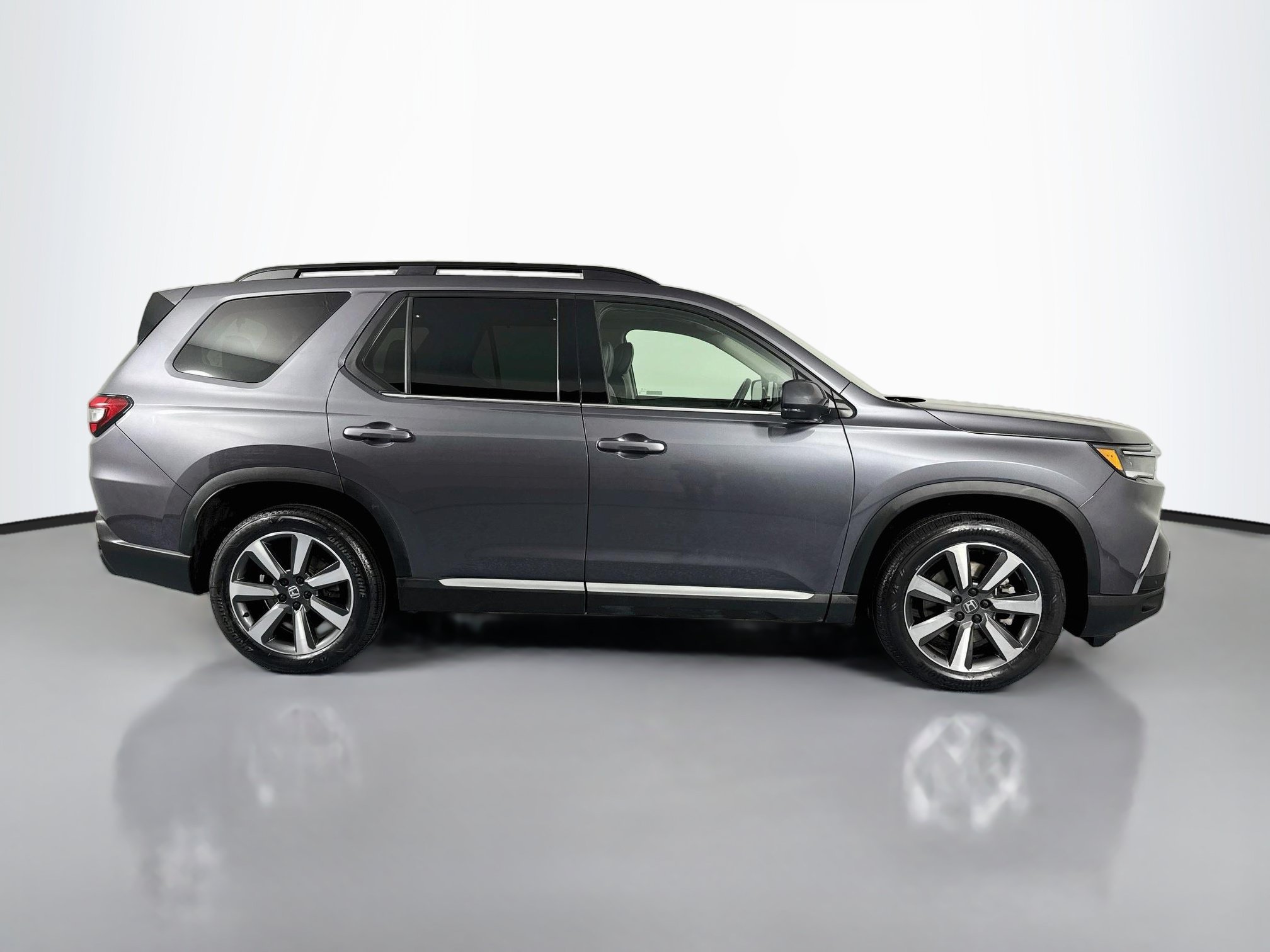 Certified 2024 Honda Pilot Touring image 4