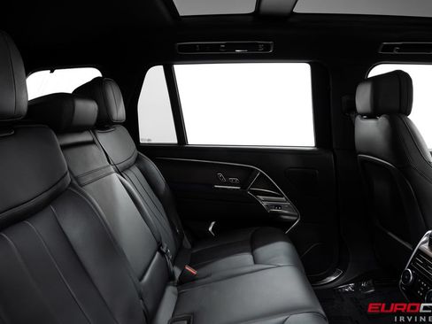 Used 2025 Land Rover Range Rover Long Wheelbase SE AWD/4WD image 34