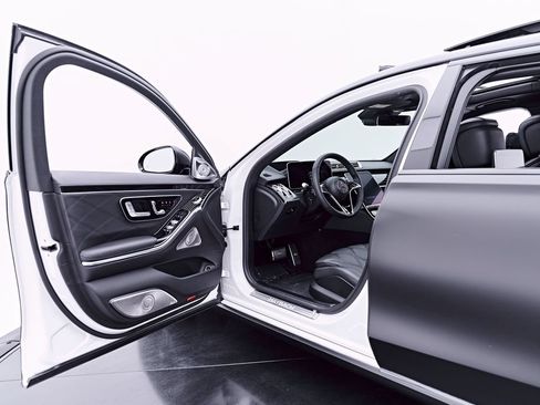 Used 2023 Mercedes-Benz Maybach S 580 4MATIC image 37