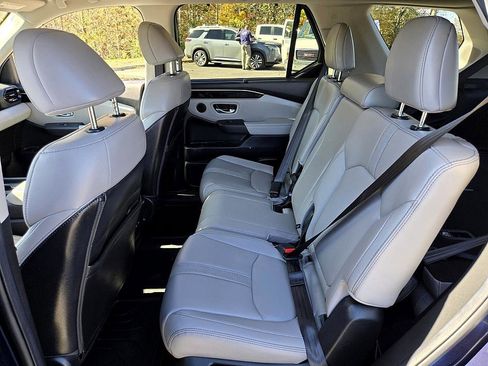 Used 2025 Honda Pilot Touring image 12
