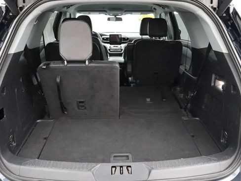 Used 2022 Ford Explorer XLT w/ Equipment Group 202A AWD/4WD image 16