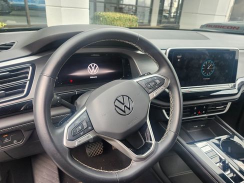 Used 2024 Volkswagen Atlas Cross Sport SE image 8