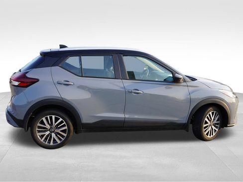 Used 2023 Nissan Kicks SV FWD image 2
