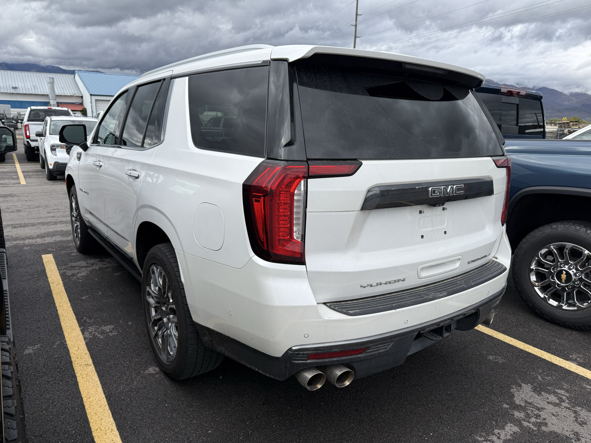 Used 2023 GMC Yukon Denali Ultimate AWD/4WD image 6