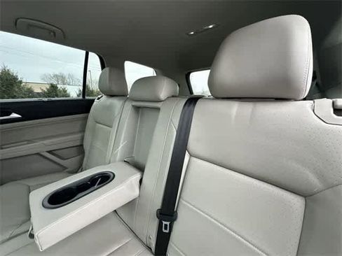 Used 2022 Volkswagen Atlas SE w/ Black Wheel Package image 16