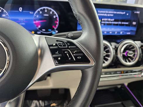 Certified 2025 Mercedes-Benz GLA 250 image 19