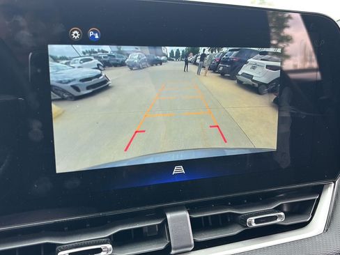 Used 2025 Chevrolet Equinox LT AWD/4WD image 13