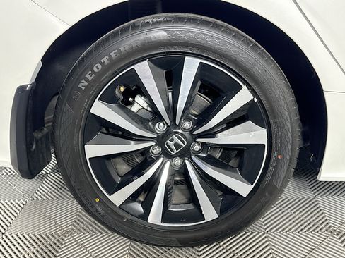 Used 2024 Honda Civic EX image 31