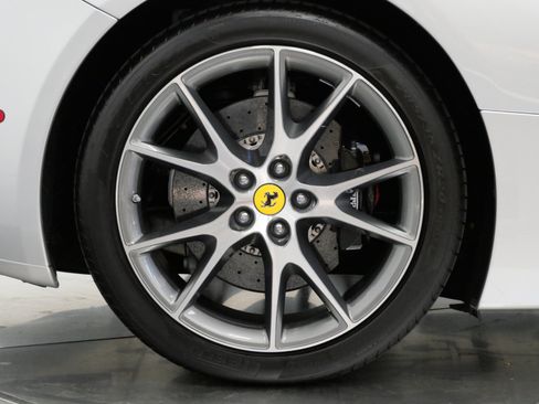 Used 2011 Ferrari California RWD image 39