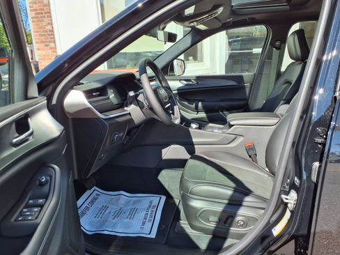 New 2025 Jeep Grand Cherokee Altitude AWD/4WD image 6