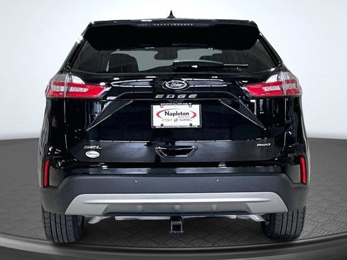 Used 2024 Ford Edge SEL w/ Convenience Package image 4
