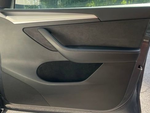Used 2023 Tesla Model Y Long Range AWD/4WD image 19